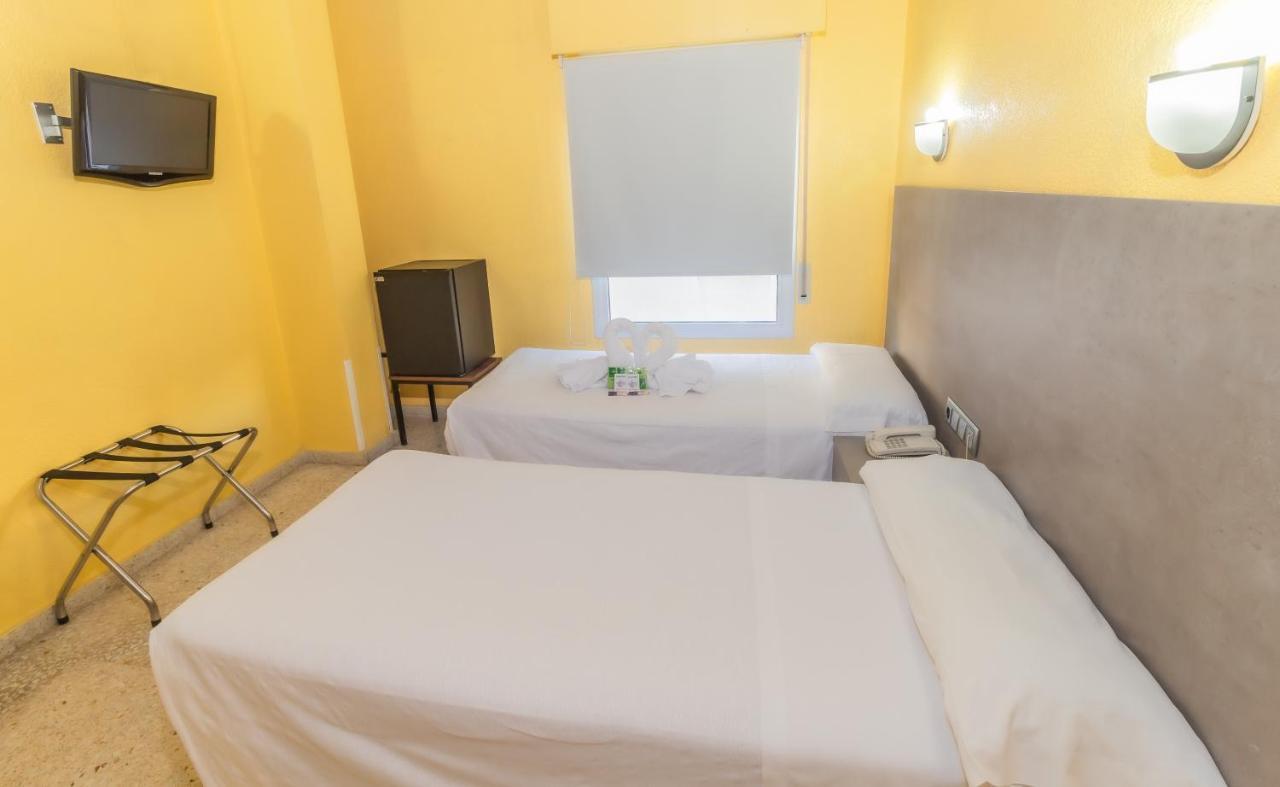 Hotel Universal Murcia Bagian luar foto