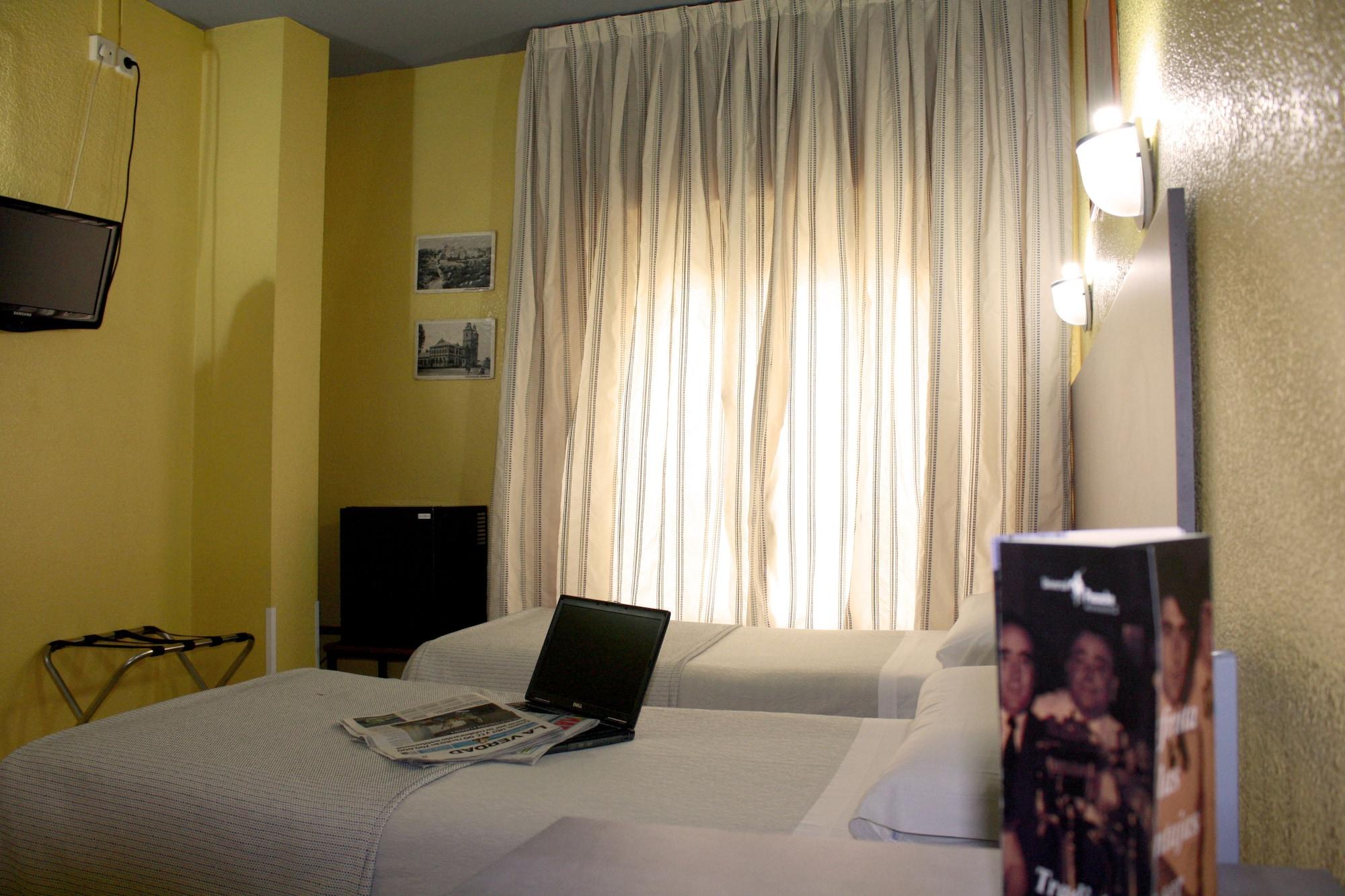 Hotel Universal Murcia Bagian luar foto