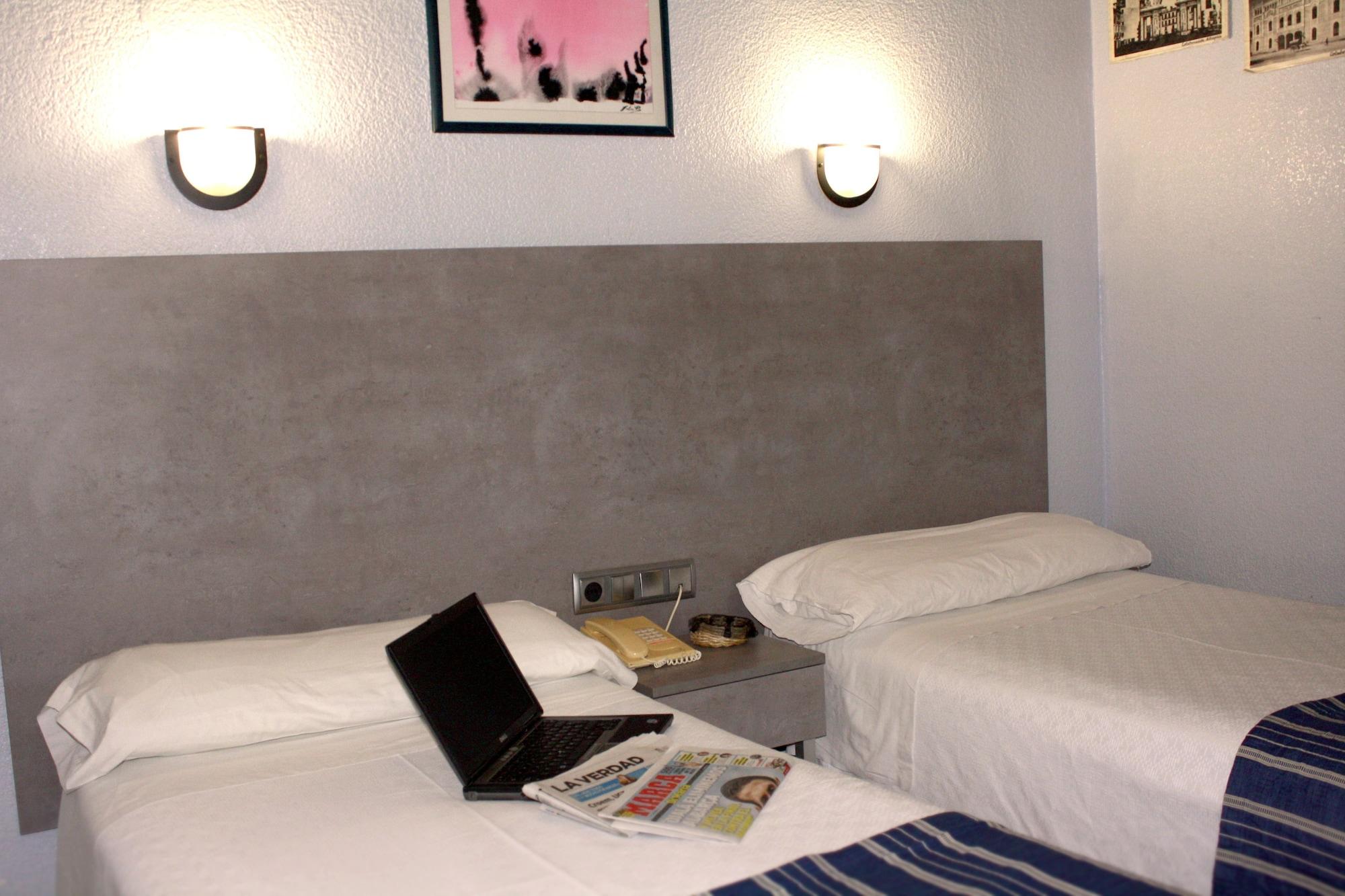Hotel Universal Murcia Bagian luar foto