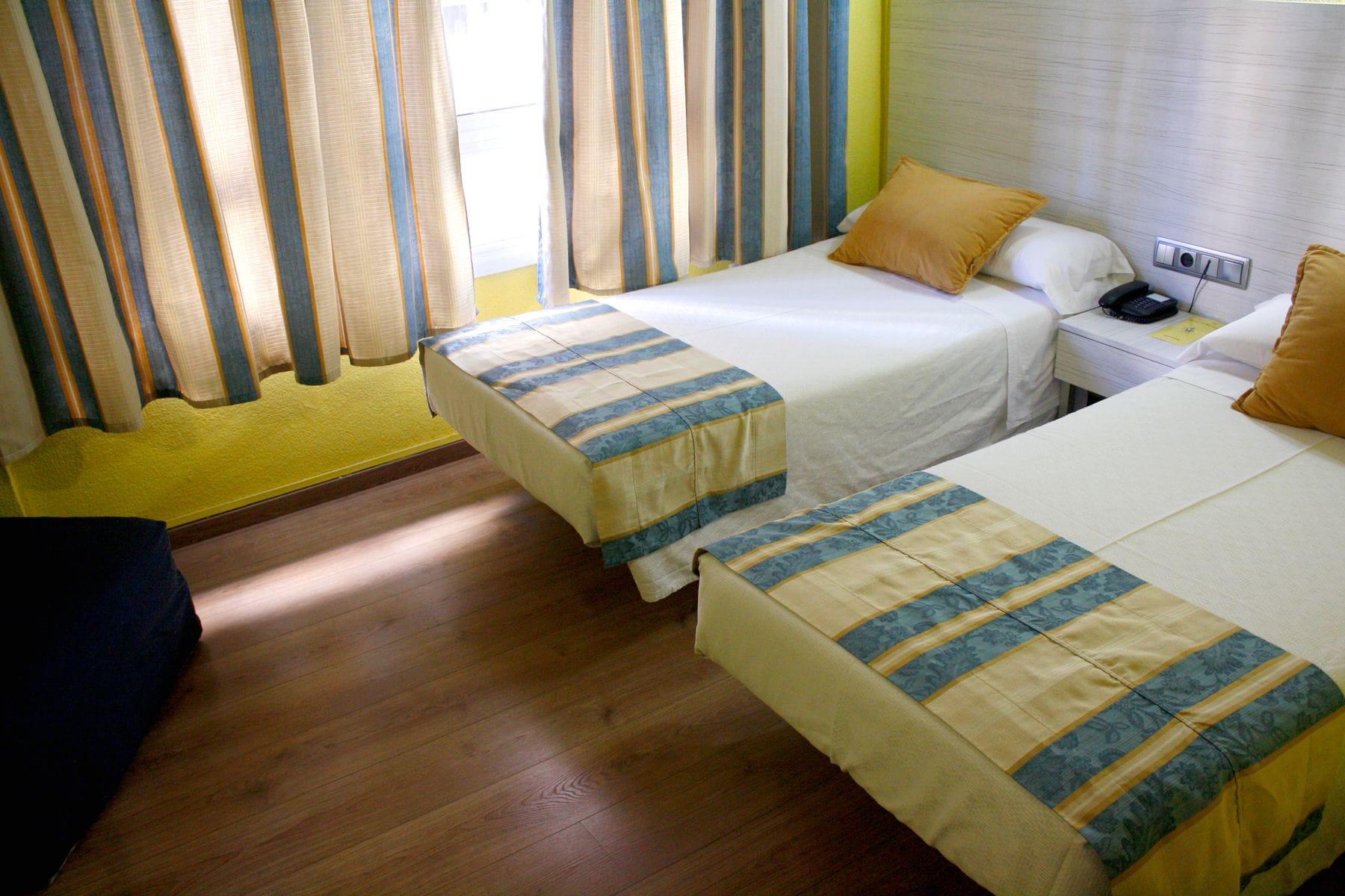 Hotel Universal Murcia Bagian luar foto